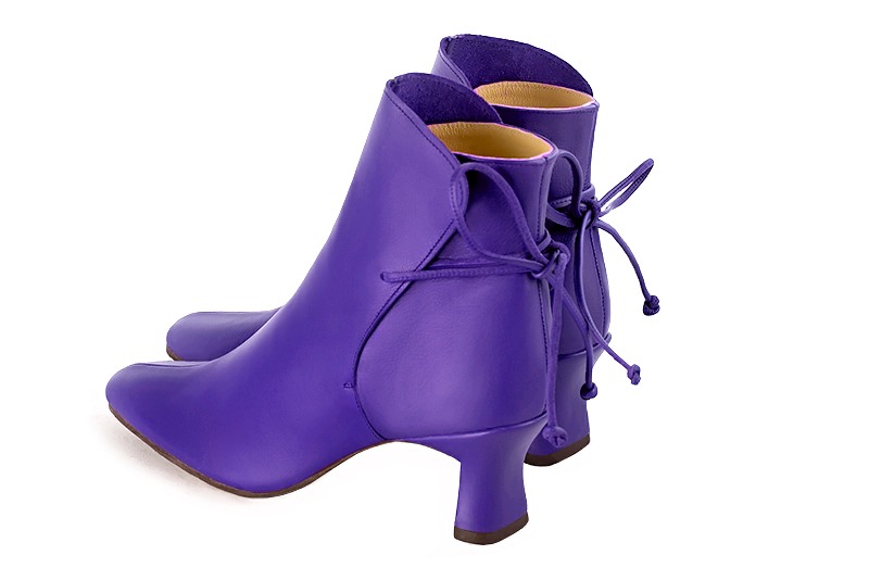 Violet purple women's ankle boots with laces at the back. Square toe. Medium spool heels. Rear view - Florence KOOIJMAN